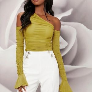 Asymmetrical shoulder flounce sleeve ruched tee